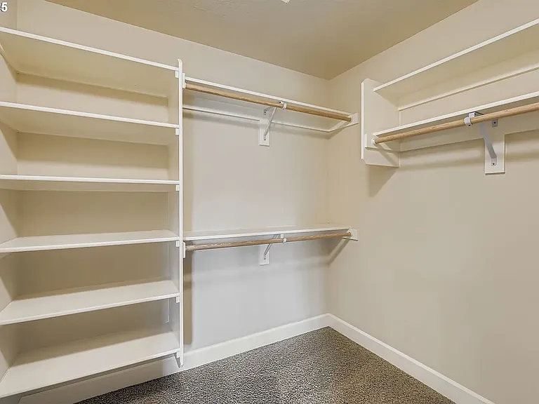 10183 NW Crossing Dr — Photo 17
