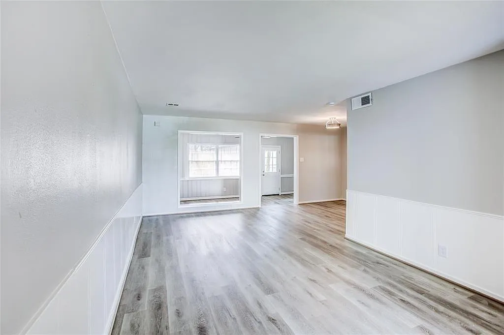 3 bed, 2.0 bath, 1404 sqft, $2,000 — Photo 3