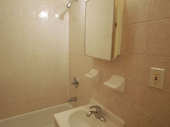5th image of 154 Orchard St APT 8