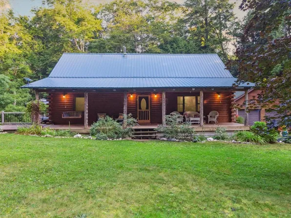 3355 W 16th St, Fremont, MI 49412