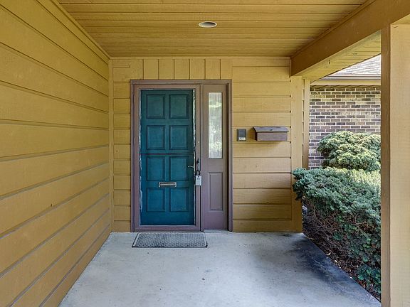 3rd image of 2115 Alta Vista Dr