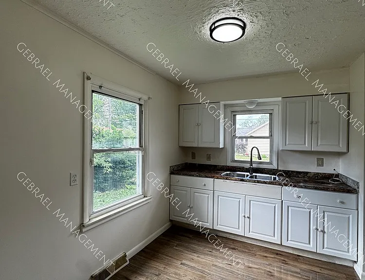 3501 Brunswick Ave — Photo 2