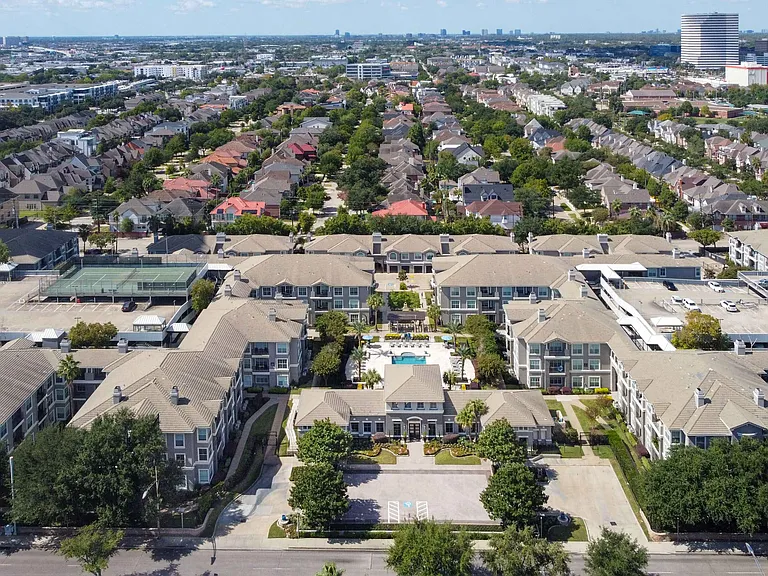 Gables Metropolitan Uptown — Photo 31