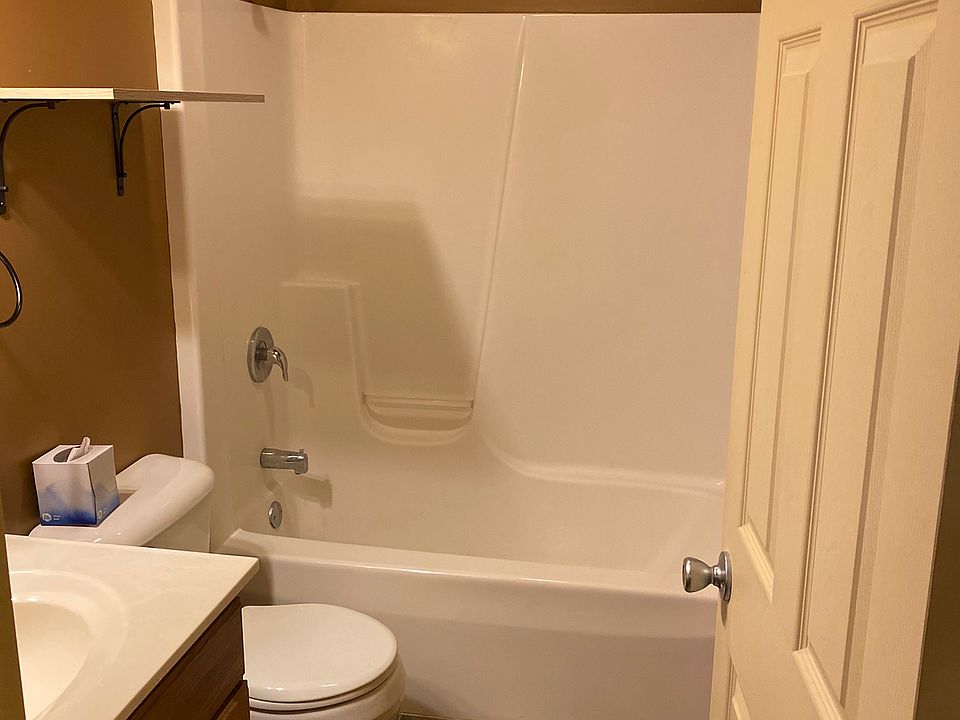 2nd image of 1931 Woods Rd #1I