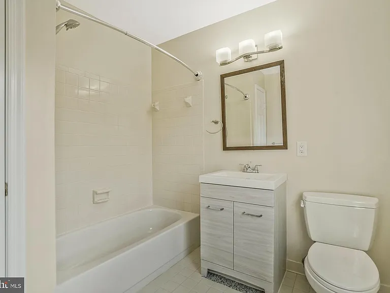6366 Brampton Ct — Photo 27