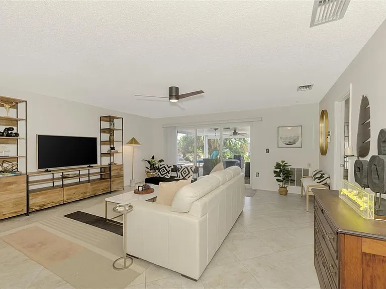 2643 Lear Rd — Photo 12