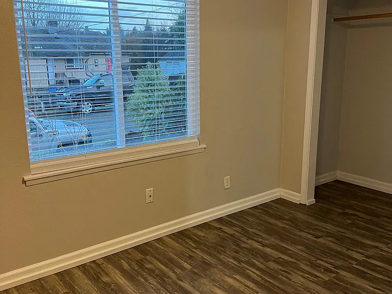 1729 Houston Ave — Photo 16
