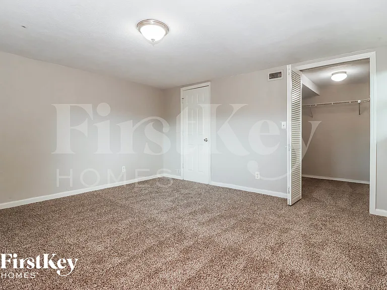 645 Lexington St — Photo 13