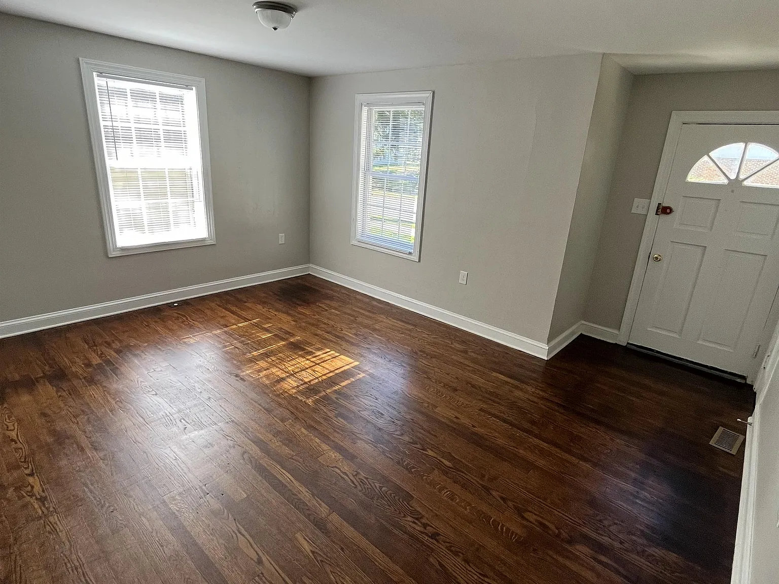 332 Shawnee Avenue - 332 — Photo 3