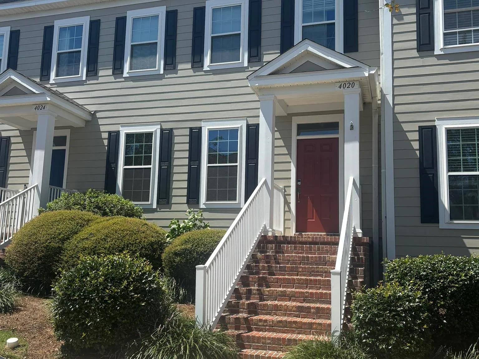 2 bed, 2.5 bath, 1324 sqft, $1,850 — Photo 2