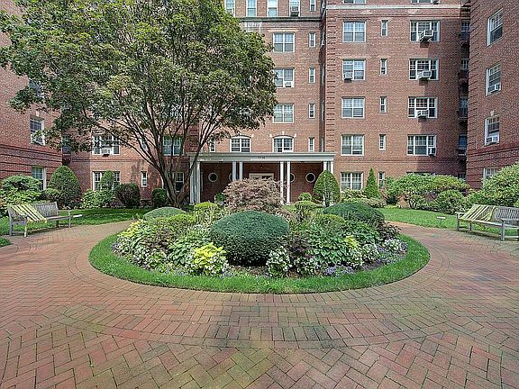 4th image of 77-35 113th St APT 2D