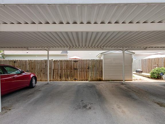 5th image of 905 Seven Oaks Blvd