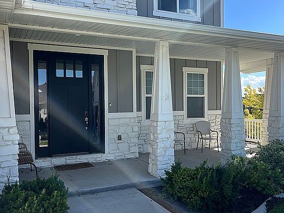 4th image of 224 S Dry Creek Ln