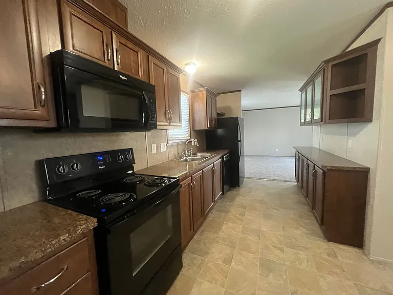 Lakeview Terrace — Photo 15