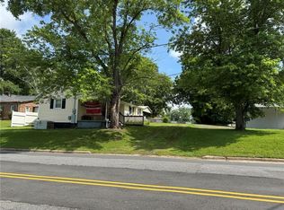 409 W Washington St, Madison, NC 27025