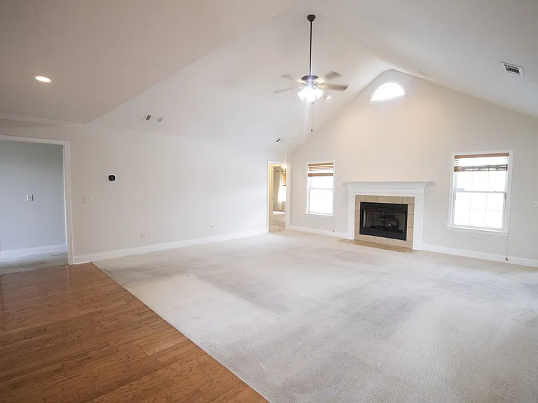 1008 Houndsbark Ct — Photo 5