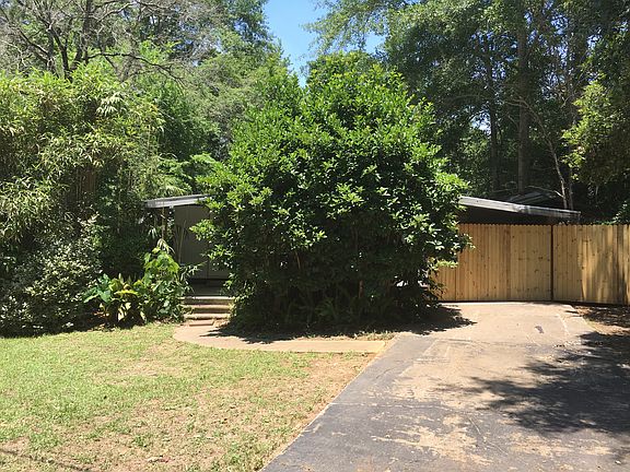 2nd image of 3230 Tiffany St