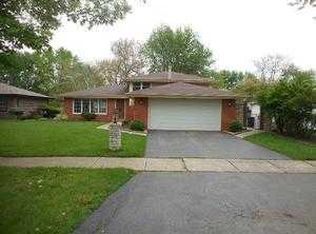 10649 S Terry Dr, Palos Hills, IL