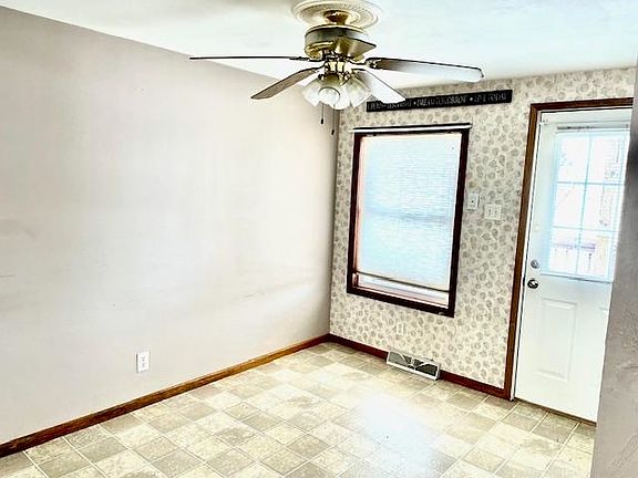 3rd image of 702 2nd St NW