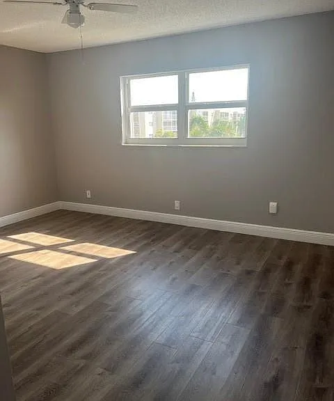 1025 SE 3rd Ave #303 — Photo 8