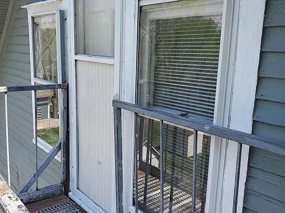 3rd image of 216 NE Douglas St #3