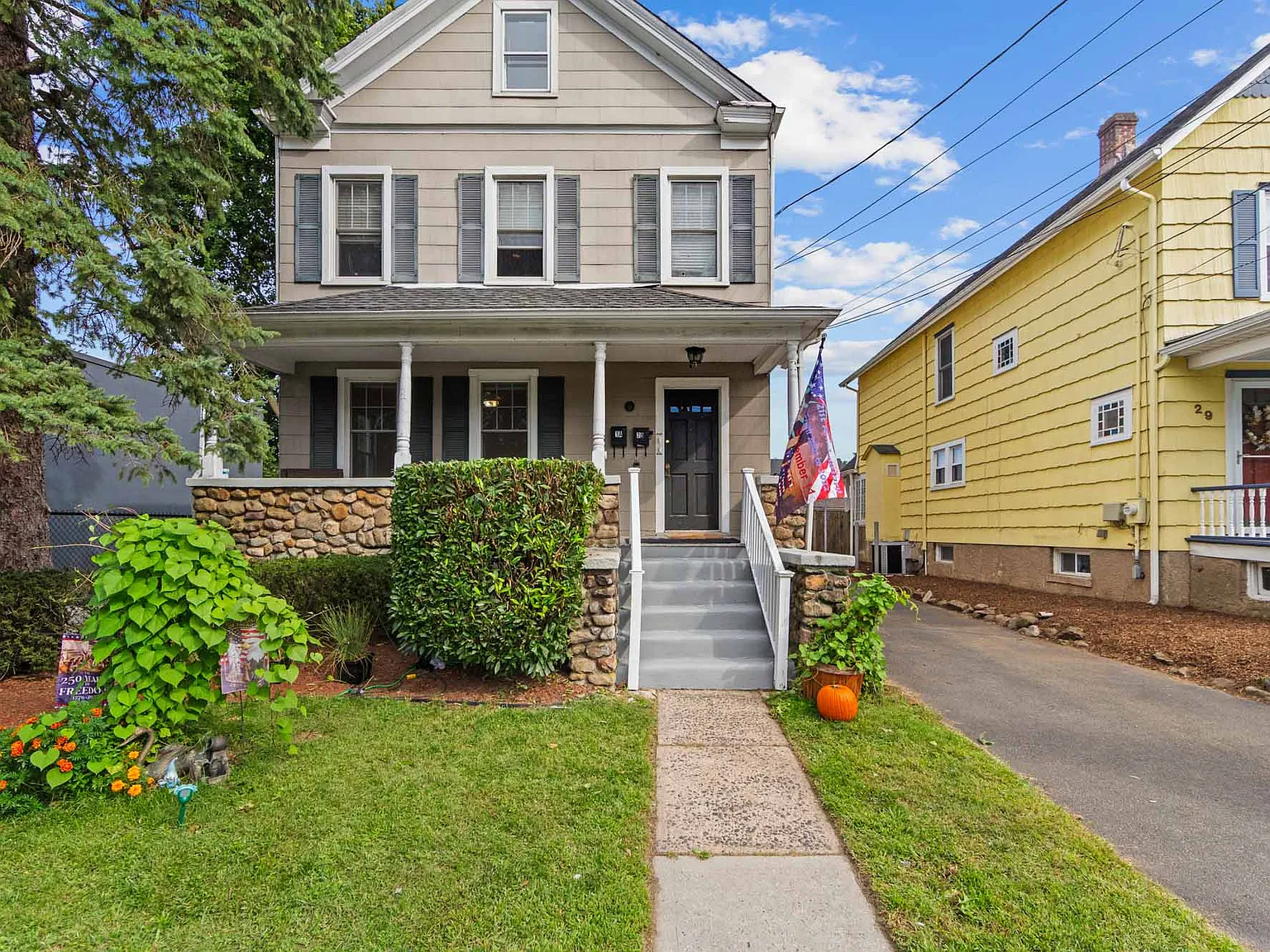 2 bed, $2,900 — Photo 1