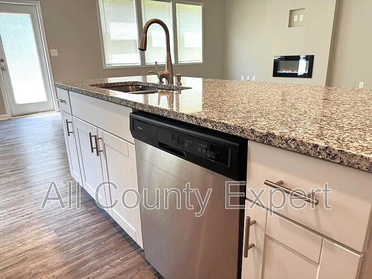 21 Stanford Ct — Photo 6