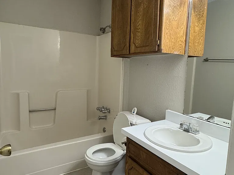 203 Linda St — Photo 9