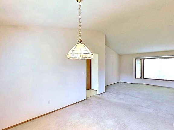 5th image of 11216 223RD Avenue Ct E