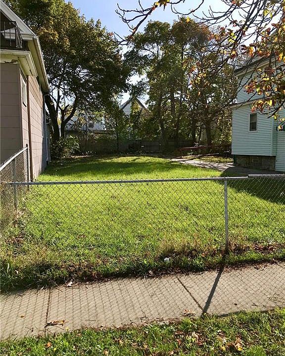 1st image of 631 E Ferry St
