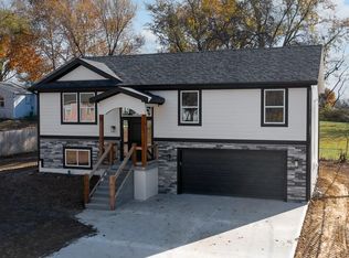 612 Miley St, Lansing, KS 66043
