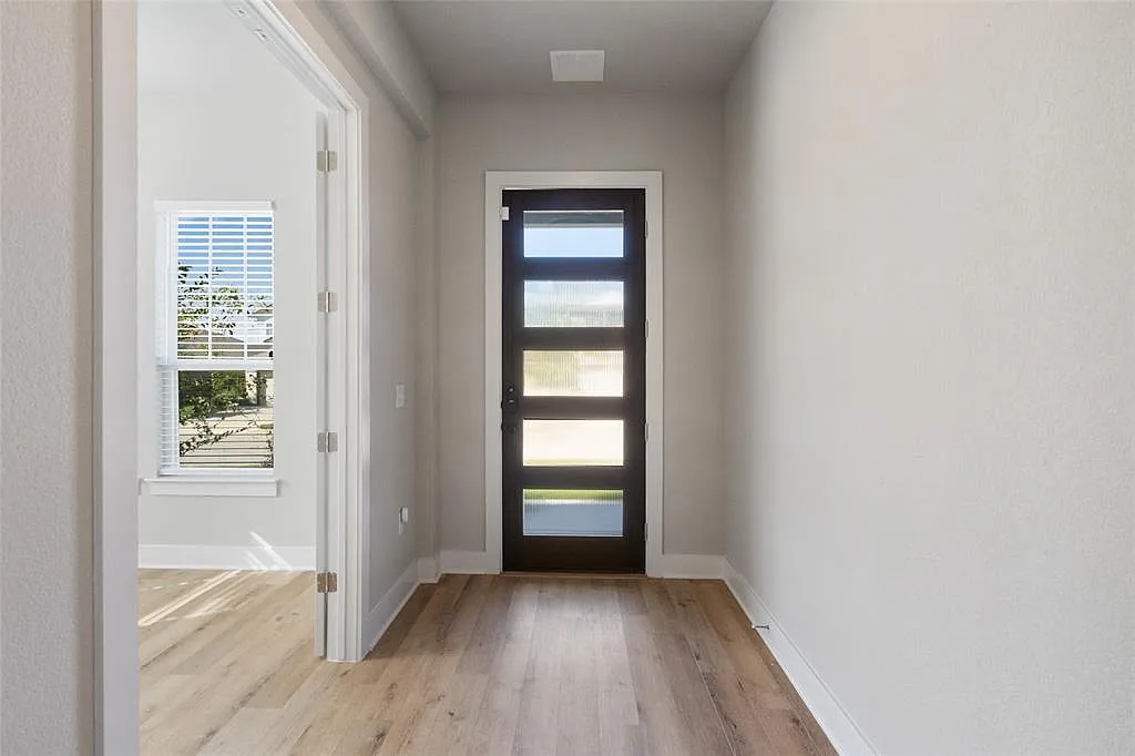 5 bed, 3.5 bath, 3418 sqft, $3,195 — Photo 4