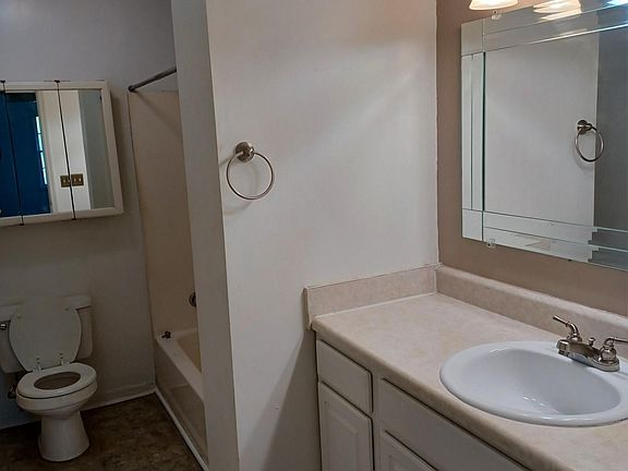 4th image of 3827 E Gregory Blvd