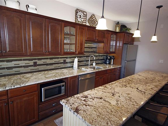 4th image of 2831 Woodfield Dr