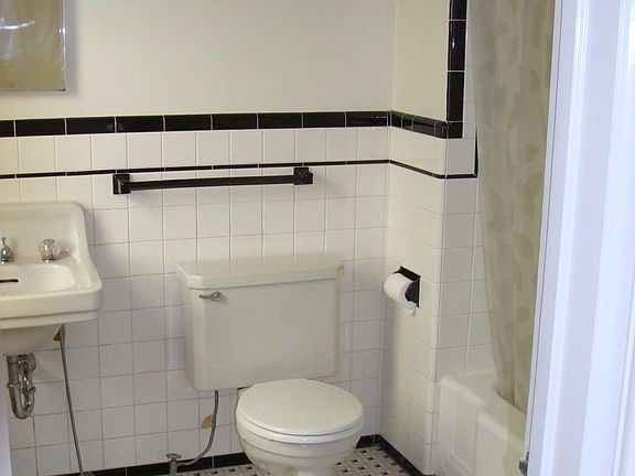 4th image of 834 W Huron St APT 4