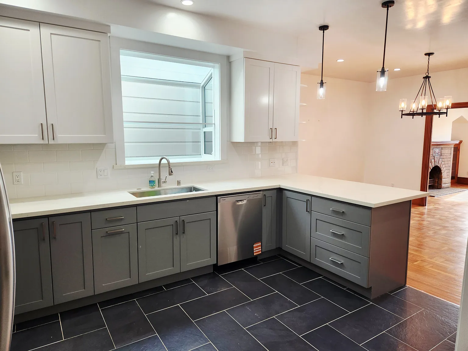 3 bed, 2.5 bath, 1867 sqft, $7,600 — Photo 3