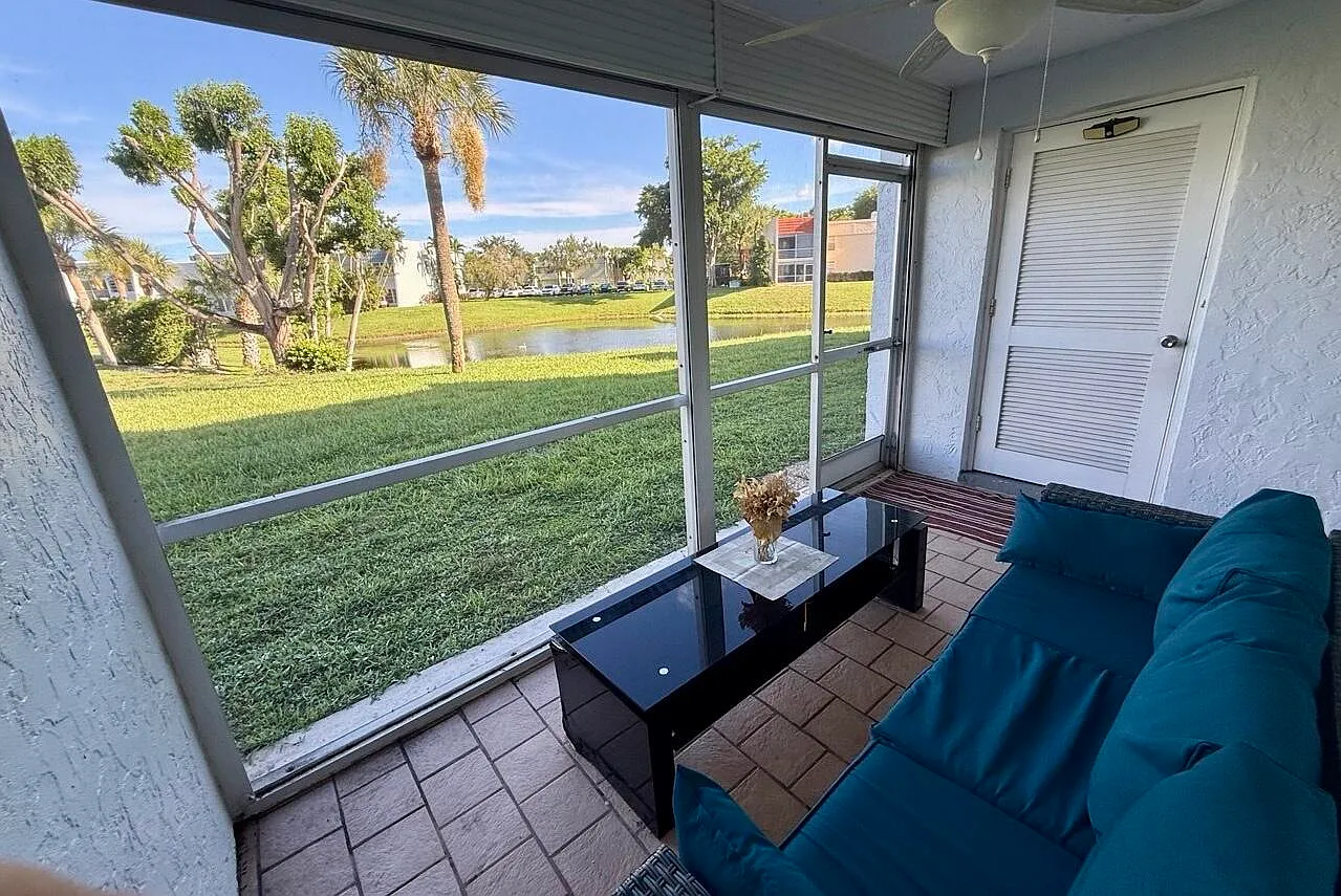 2 bed, 2.0 bath, 1023 sqft, $2,400 — Photo 2