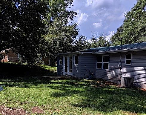 2nd image of 216 Lakeview Dr