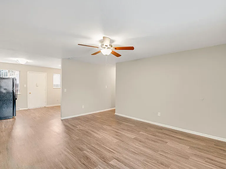 Bella Vista Apartments — Photo 13