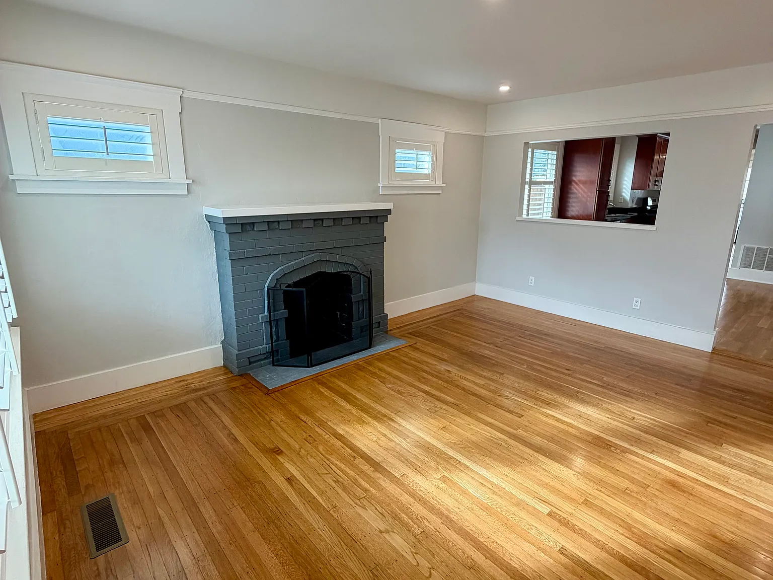 3 bed, 1.5 bath, 1200 sqft, $4,100 — Photo 2