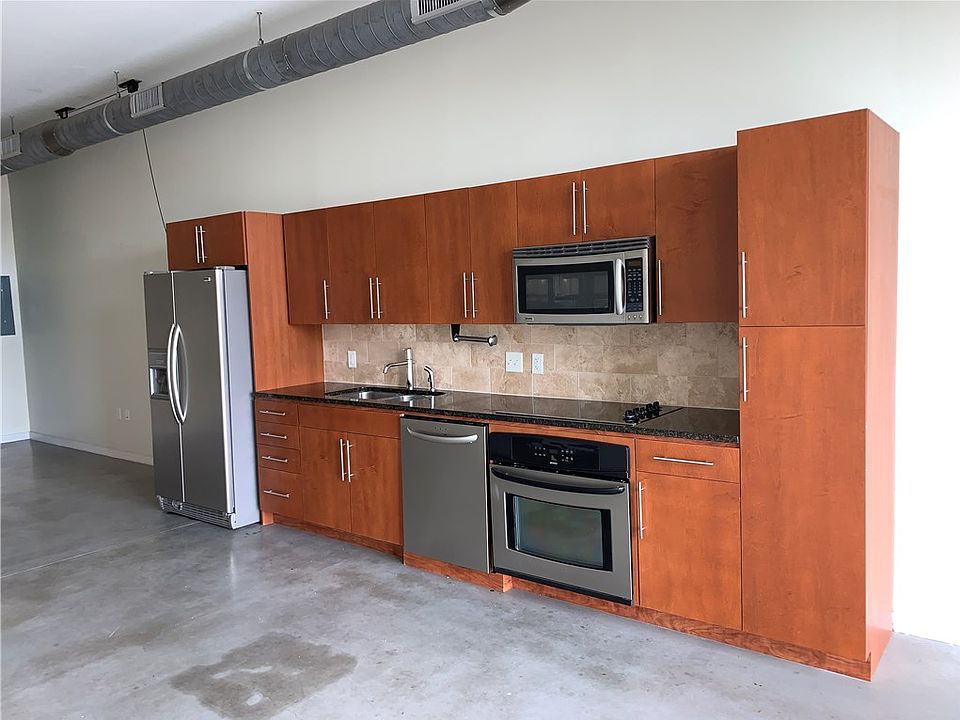 2nd image of 2124 E 6th St Unit 408