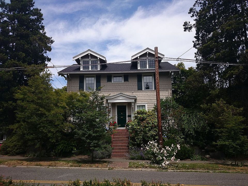 2nd image of 1102 E Boston St