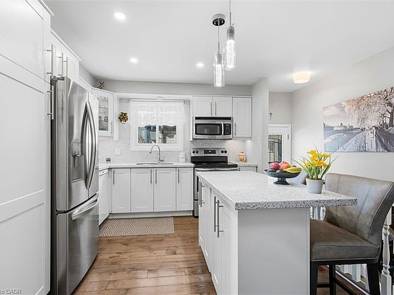 2nd image of 40 Lyton Cres