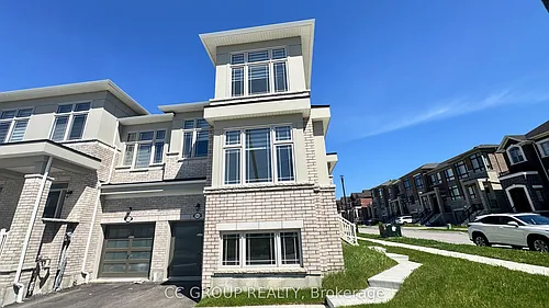 1032 Crowsnest Holw Photo 1