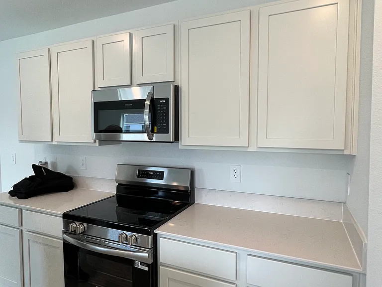 2170 Lasso Loop — Photo 4