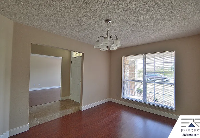30 Lancelot Dr — Photo 9