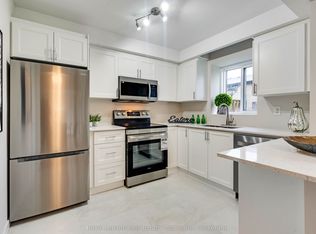 2605 Woodchester Dr #57, Mississauga, ON L5K2E3