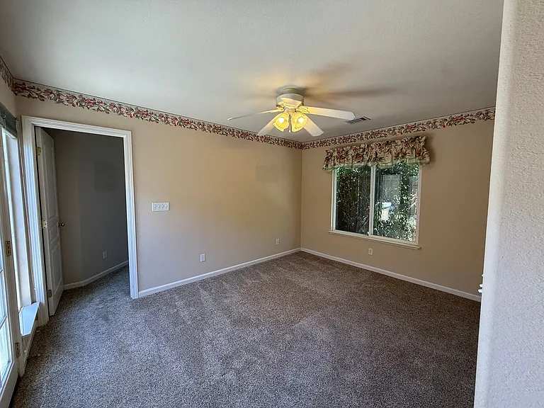 4024 Eastport Dr — Photo 33