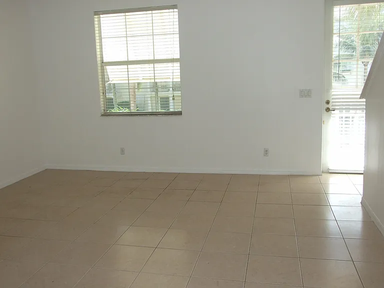 1554 Limetree Bay Ave — Photo 14