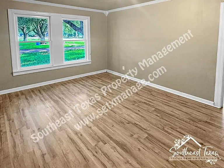 806 N Broadway St — Photo 5